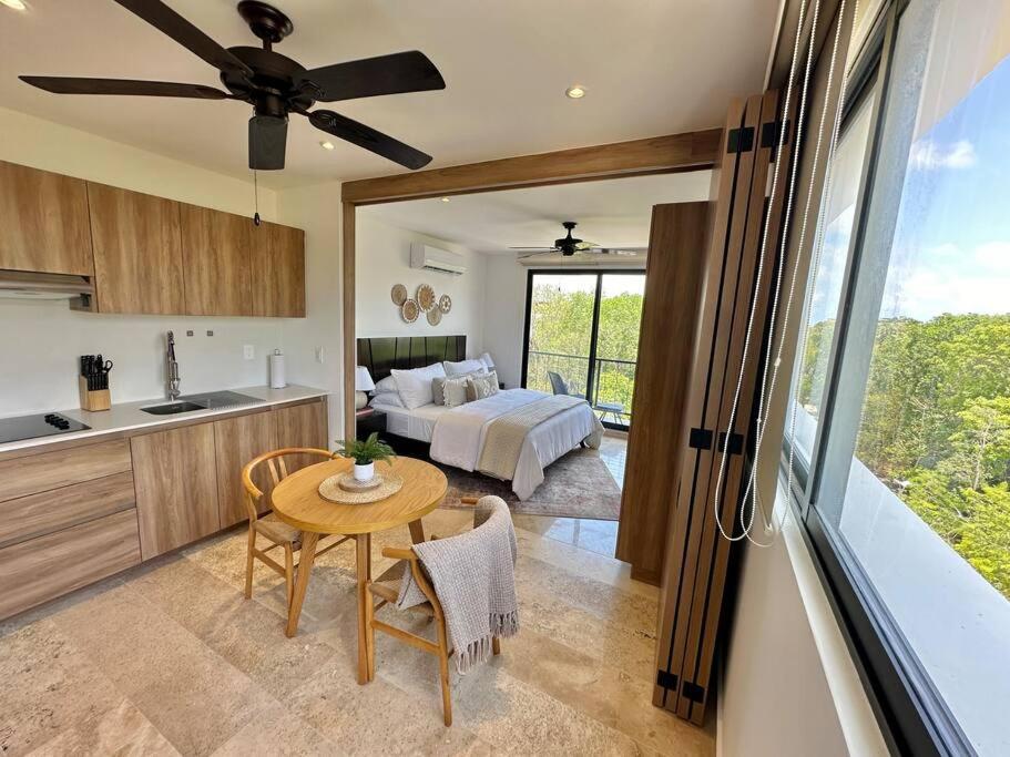 Cozy With Balcony And Rooftop Pool In Apartment